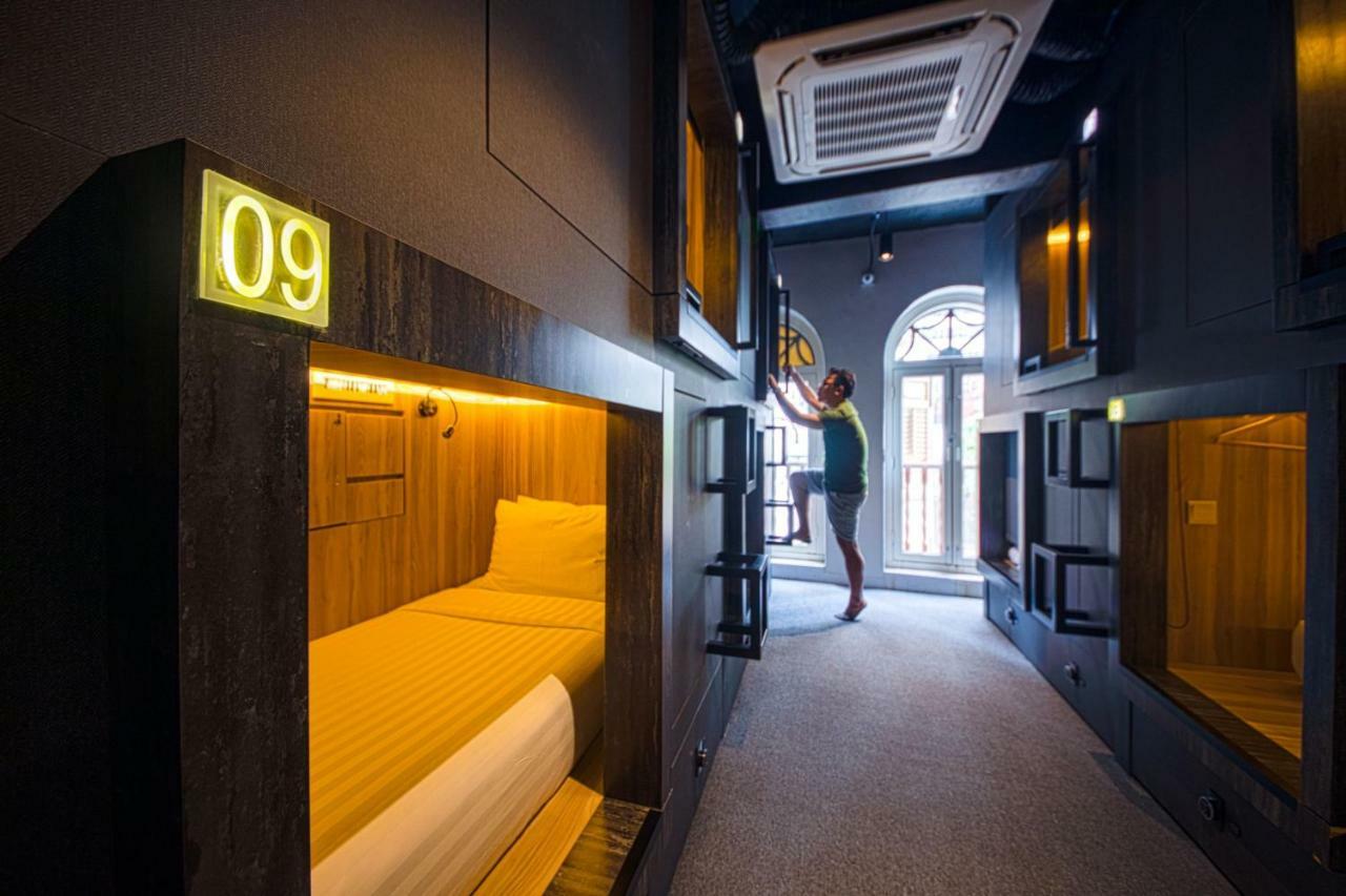 Single Capsule Mixed Room