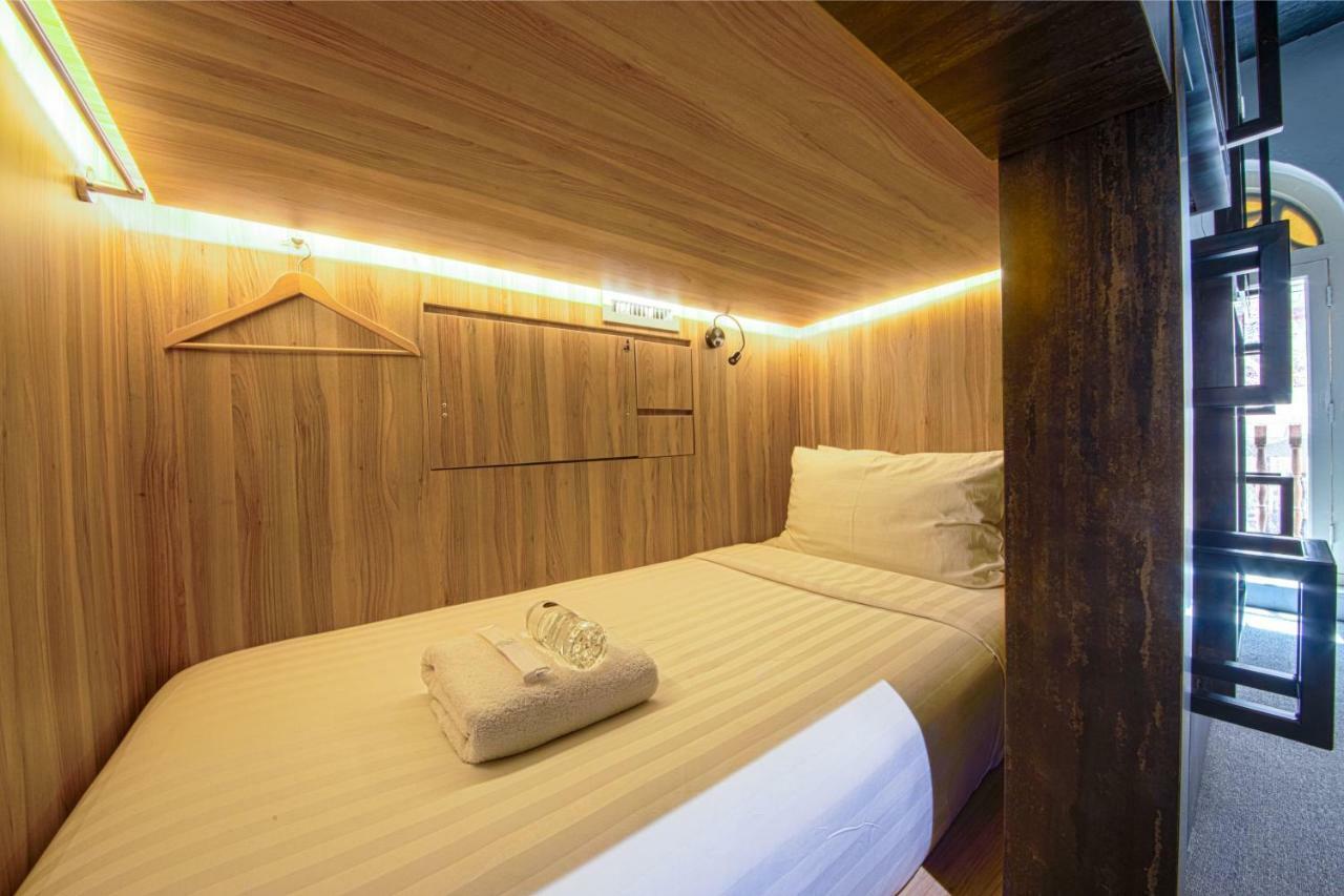 Single Capsule Mixed Room