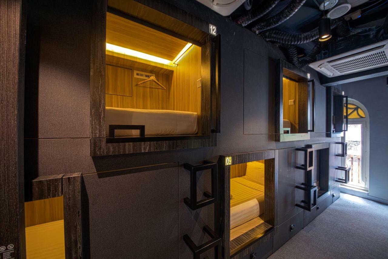 Single Capsule Female Room