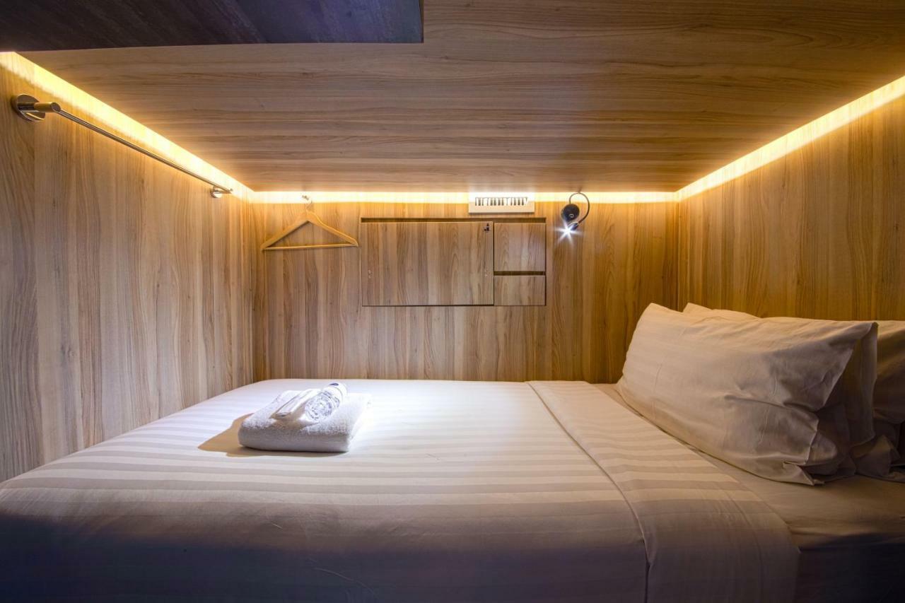 Single Capsule Mixed Room